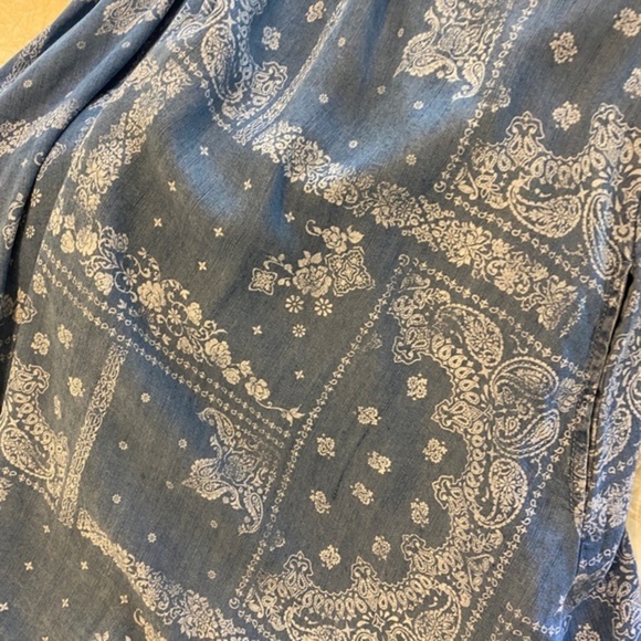 NWT lightweight Tencel dress. Cute keyhole w/ button closure on back. Pockets. - Picture 7 of 9